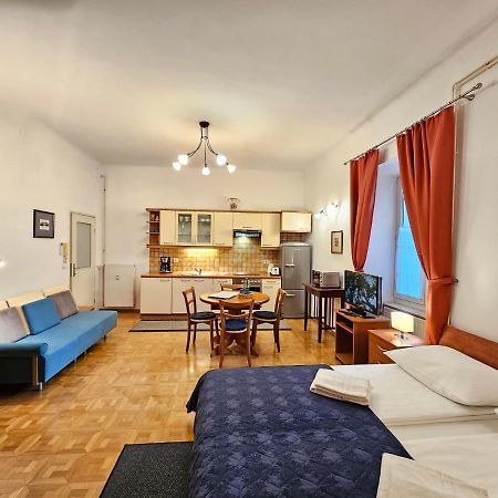 Spacious Central Studio Nika 2 Tour As 류블랴나 외부 사진
