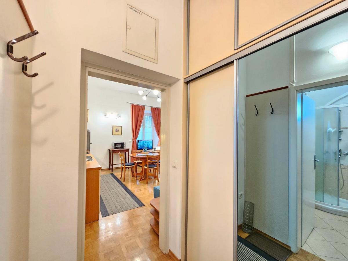 Spacious Central Studio Nika 2 Tour As 류블랴나 외부 사진